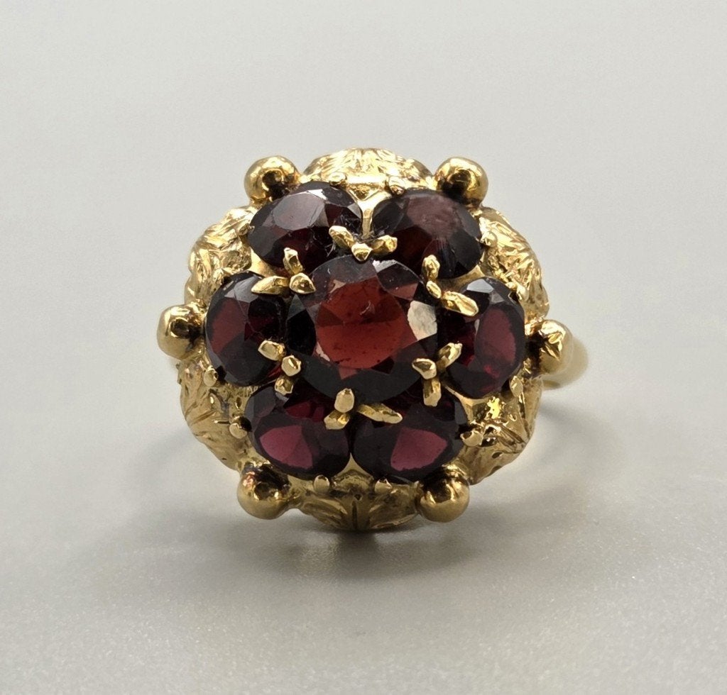 Gouden antieke ring met edelsteen granaat. 2026/610, Ophalen of Verzenden, Goud, Ring, Met edelsteen