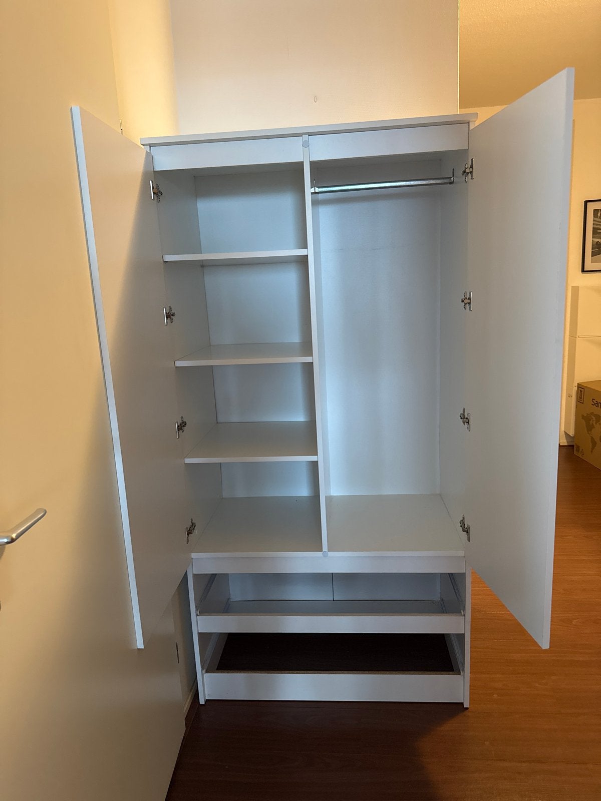 Gratis - White wardrobe with shelves and hanging space, Ophalen, Gebruikt, 50 tot 100 cm, 150 tot 200 cm