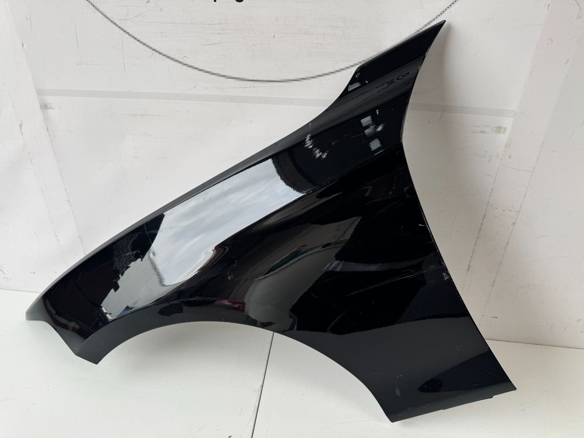 BMW F20 F21 ZIJSCHERM VOORSCHERM SPATBORD LINKS, Auto-onderdelen, Petuelring 130
80788  Munich, DE, Gebruikt, Info@bmw.de, Voor