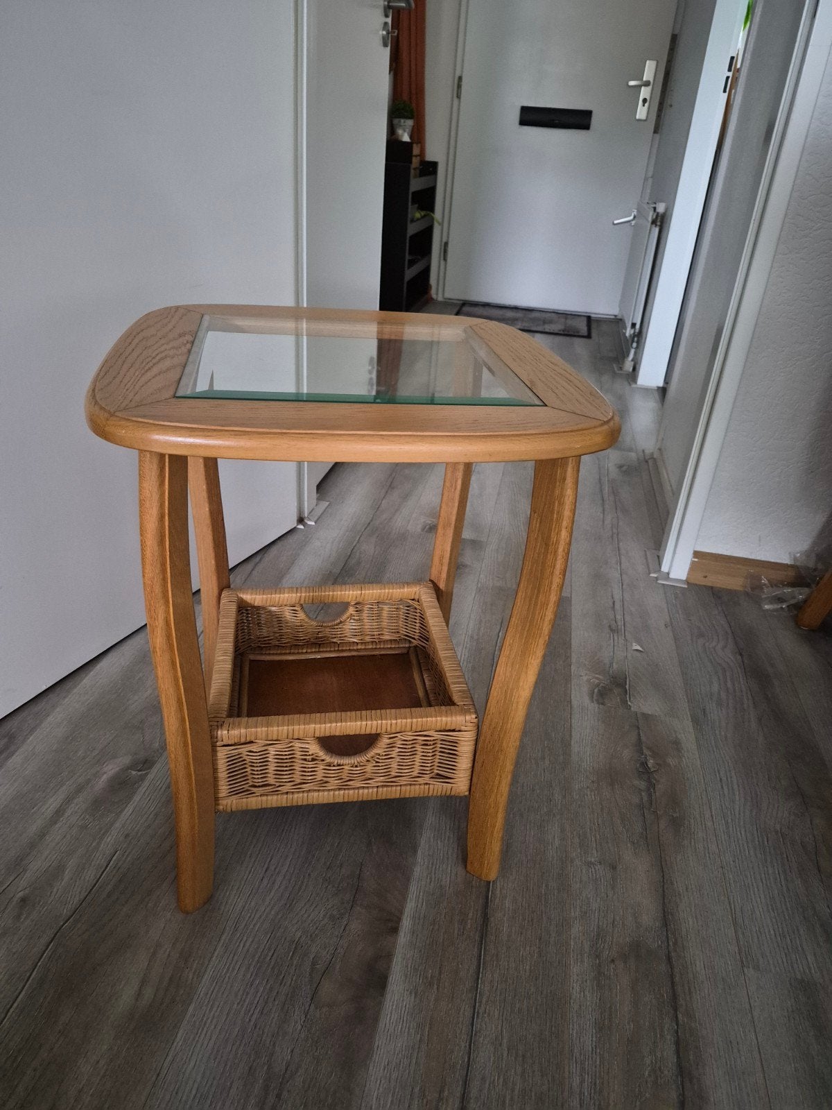 blank eiken bijzettafel/ krantenbak, Minder dan 55 cm, Vierkant, Zo goed als nieuw, Hout