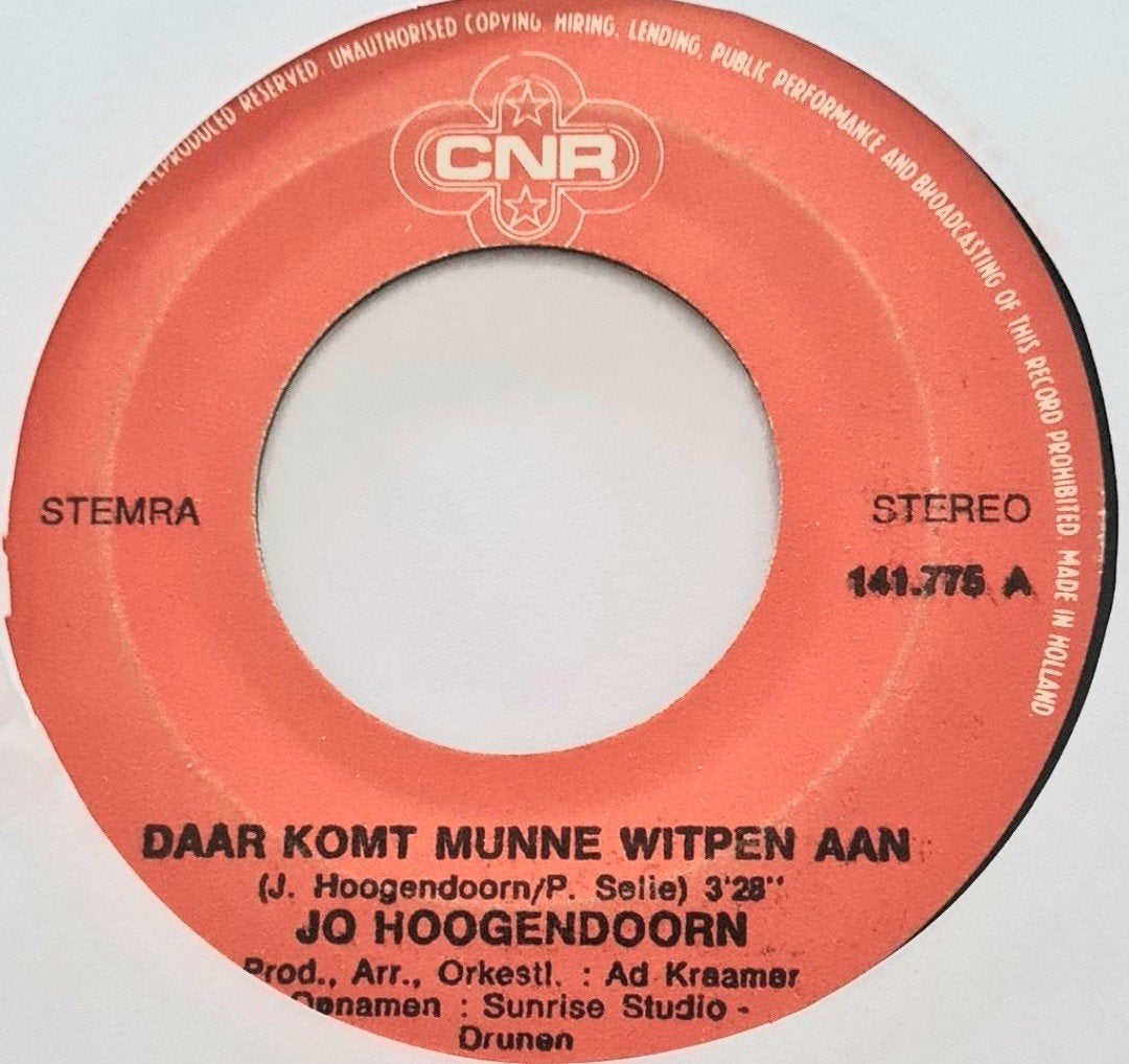 JO HOOGENDOORN - DAAR KOMT MUNNE WITPEN AAN, Ophalen of Verzenden, Gebruikt, Nederlandstalig