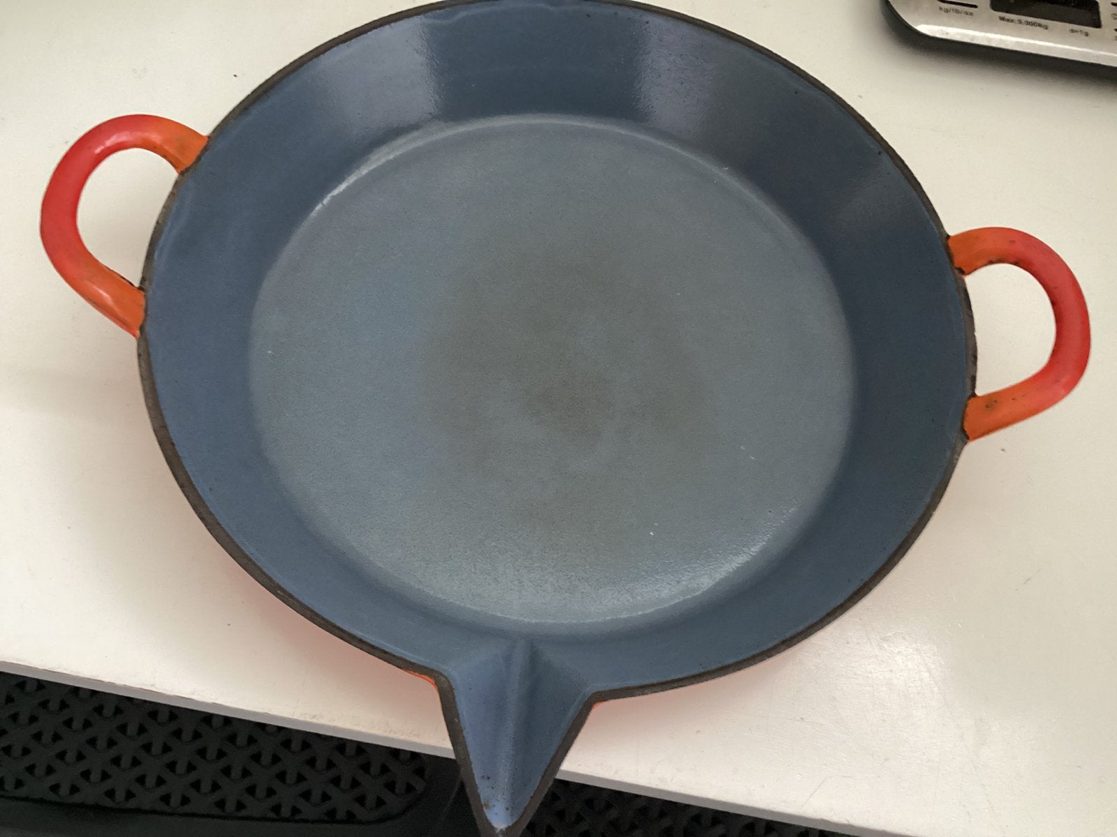 Gietijzeren ovenschotel met schenktuit 26 cm €17;00, Ophalen, Zo goed als nieuw, Gietijzer