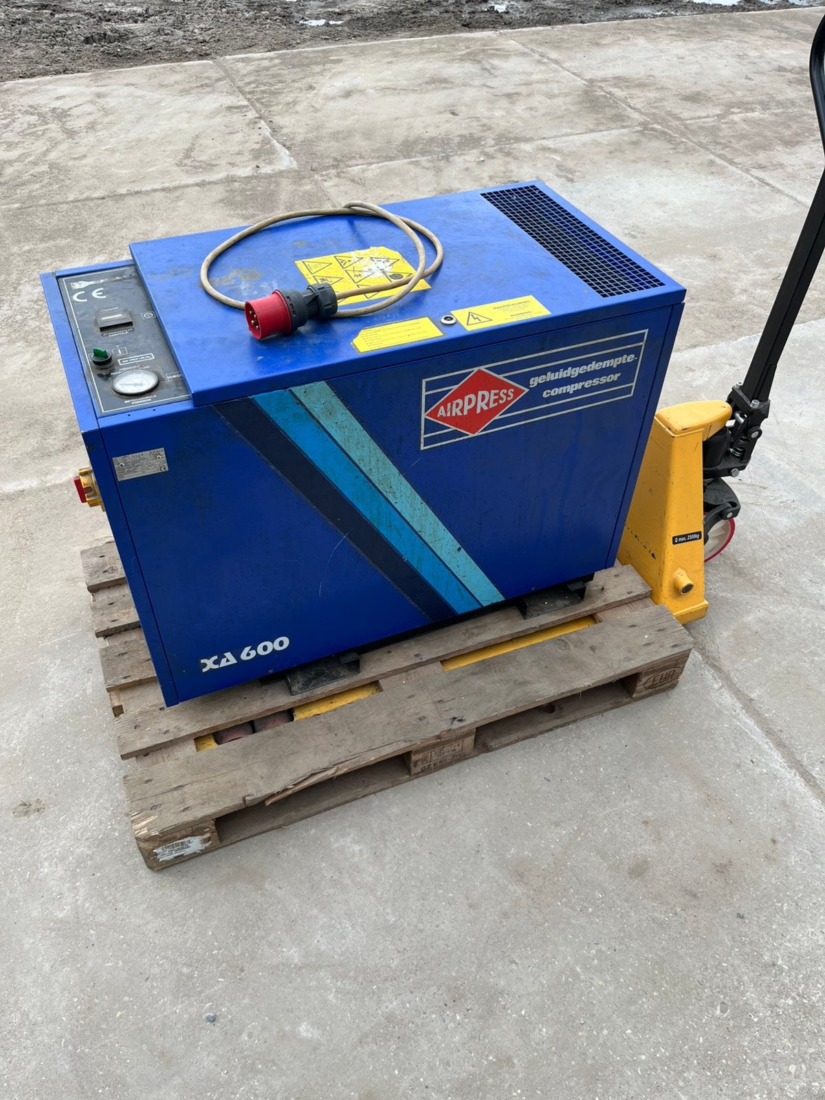Geluidgedempte airpress compressor XA600, Hobby en Vrije tijd, Overige Hobby en Vrije tijd, Ophalen, Gebruikt