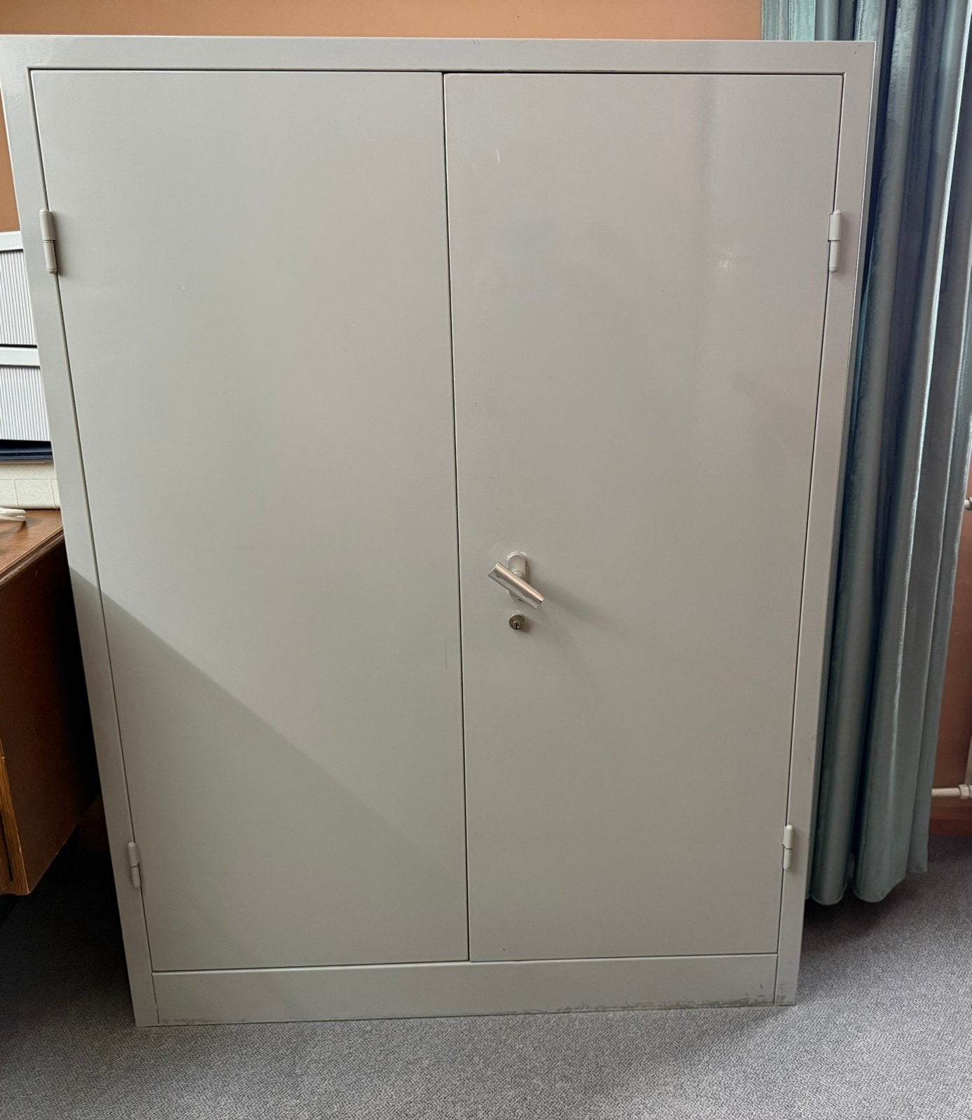 Robuuste metalen kast, Huis en Inrichting, Ophalen, Gebruikt, 100 tot 150 cm, 100 tot 150 cm