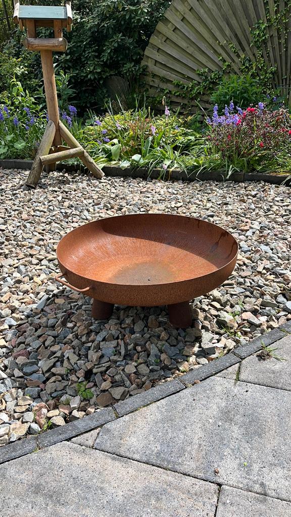 Roestige vuurschaal op poten, Tuin en Terras, Vuurkorven, Ophalen of Verzenden, Gebruikt, Vuurkorf