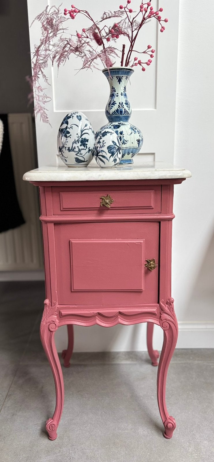 Oud roze antieke kastje, Antiek en Kunst, Ophalen