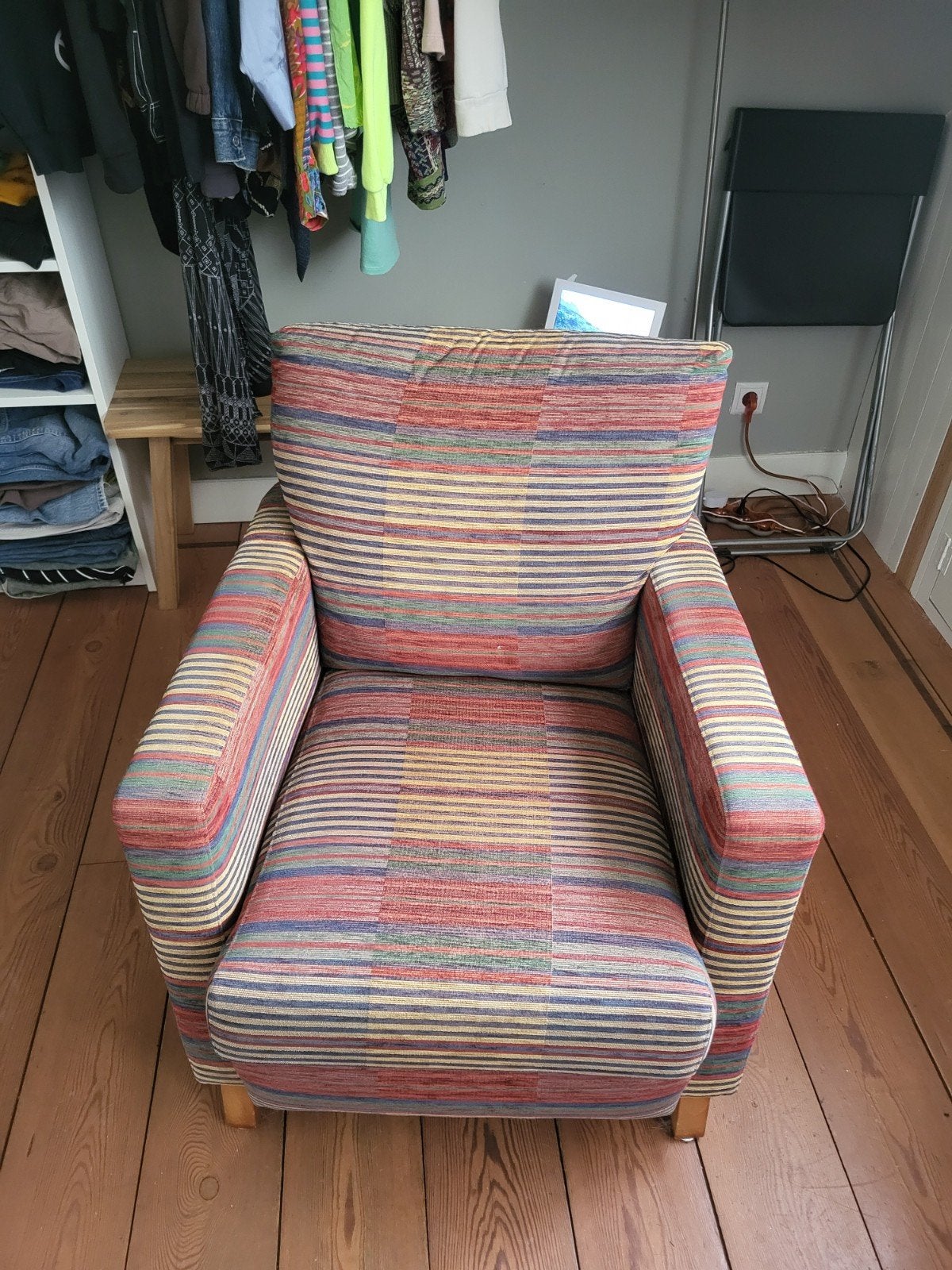 Comfortabele gestreepte fauteuil, Huis en Inrichting, Ophalen, Hout, Gebruikt, Modern, kleurrijk