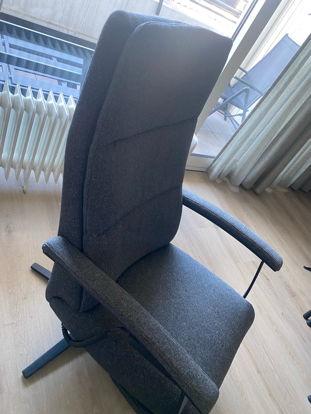 Elektrische Relaxfauteuil Montel Riley met Sta-op functie