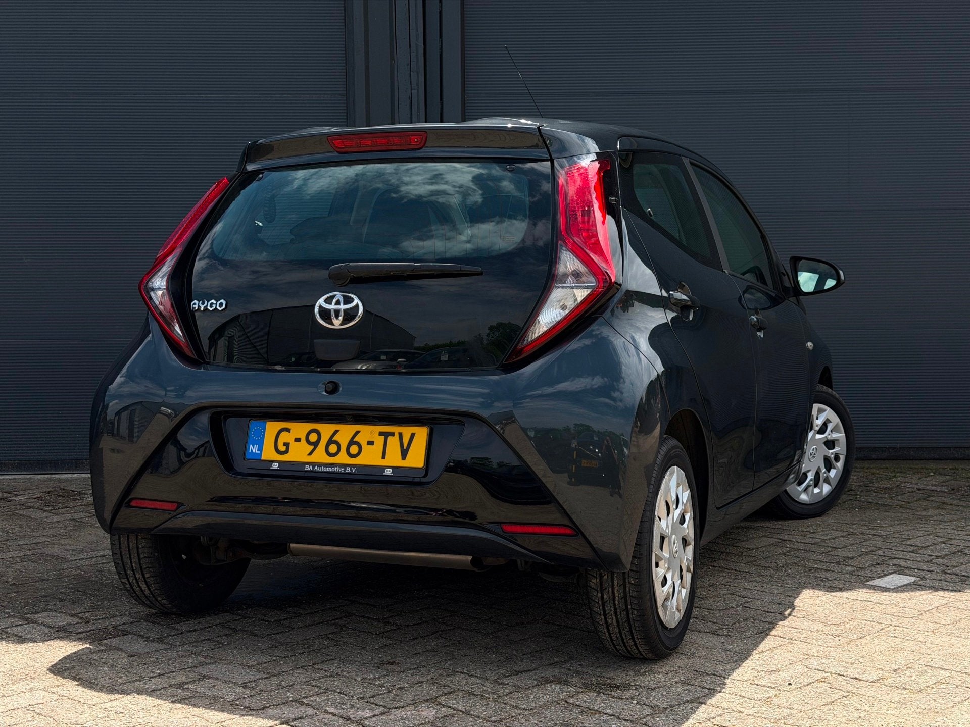 Toyota Aygo 1.0 VVT-i | Achteruitrij Camera | E-Pakket | Air, Voorwielaandrijving, Gebruikt, Euro 6, Origineel Nederlands