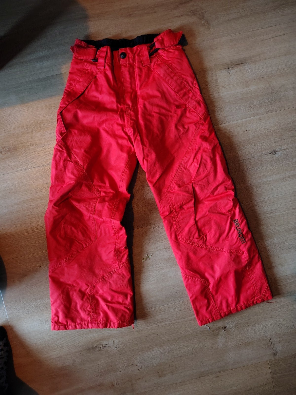 Rode Brunotti skibroek - Gedragen, maat 128, Ophalen of Verzenden, Jongen of Meisje, Broek