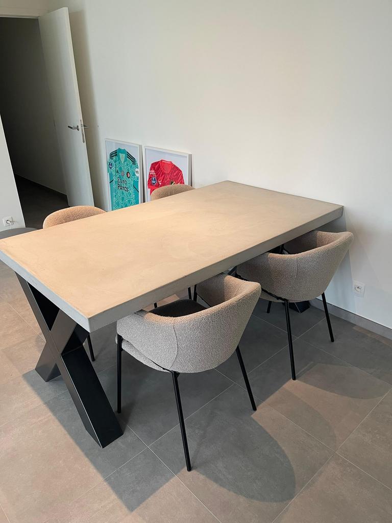 Stijlvolle eettafel met 4 comfortabele stoelen – modern, Huis en Inrichting, Tafels | Eettafels, 50 tot 100 cm, Zo goed als nieuw
