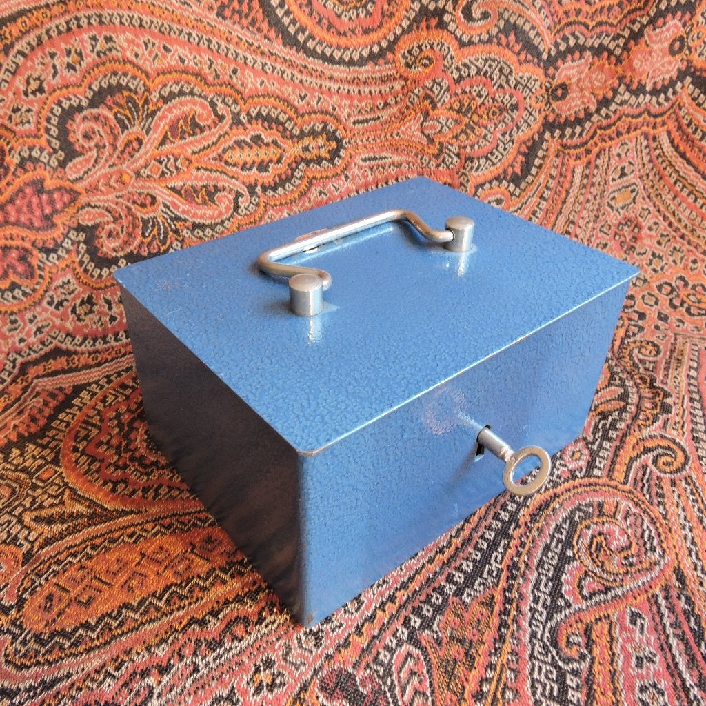 Vintage blauw Vendex stalen geldkist kluis met sleutel, Ophalen of Verzenden