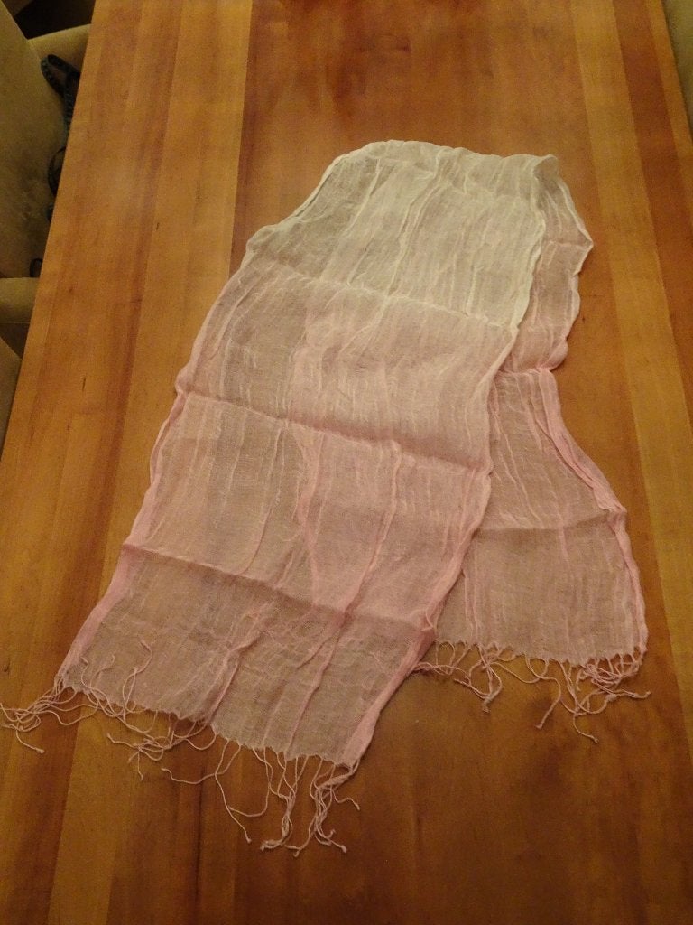 Roze tinten sjaal, Kleding | Dames, Ophalen of Verzenden, Nieuw, Maat 46/48 (XL) of groter, Sjaal