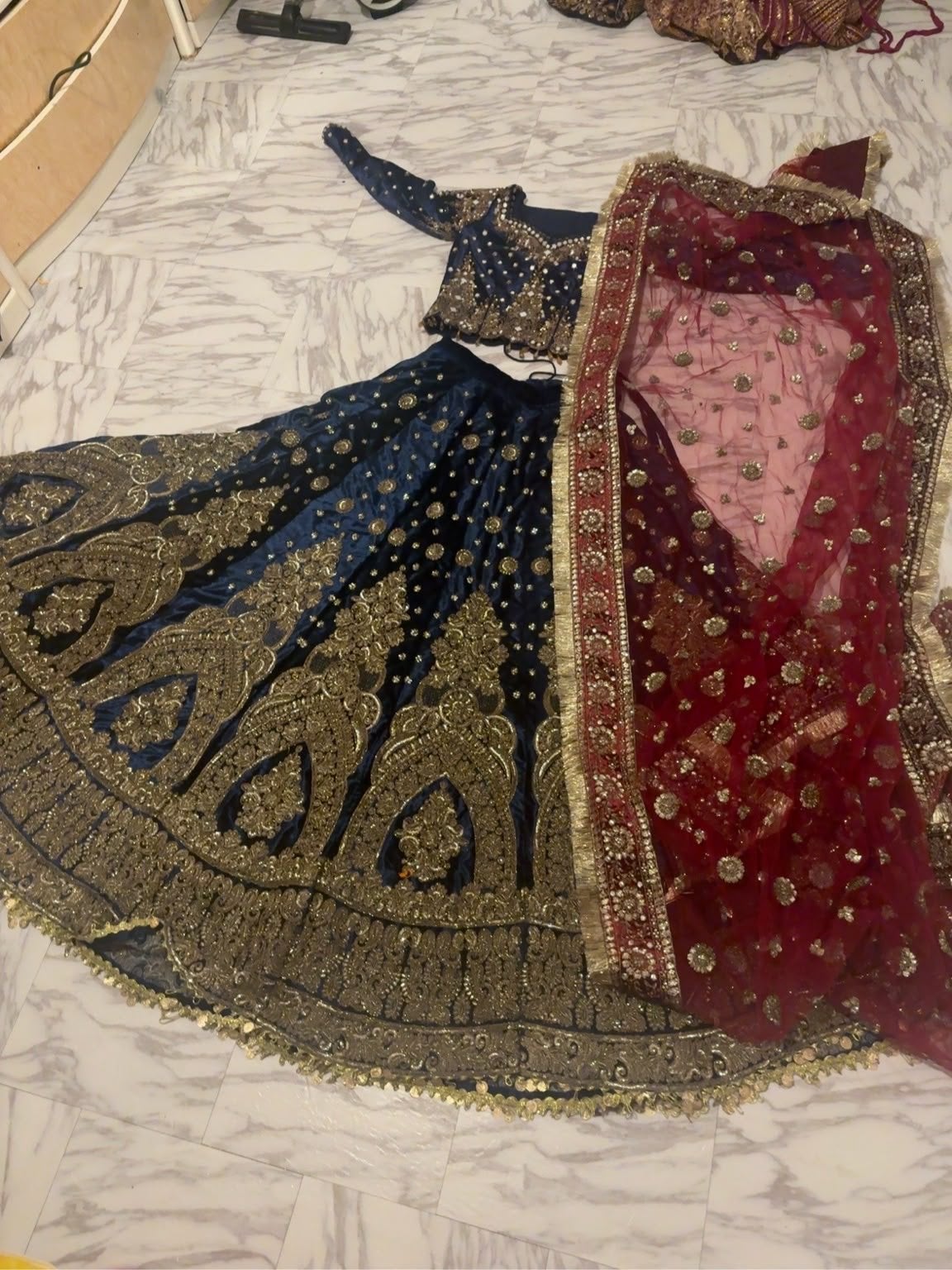 Prachtige Indiase Lehenga Choli - Blauw met Goud Borduurwerk, Maat 38/40 (M), Overige typen, Blauw, Ophalen of Verzenden