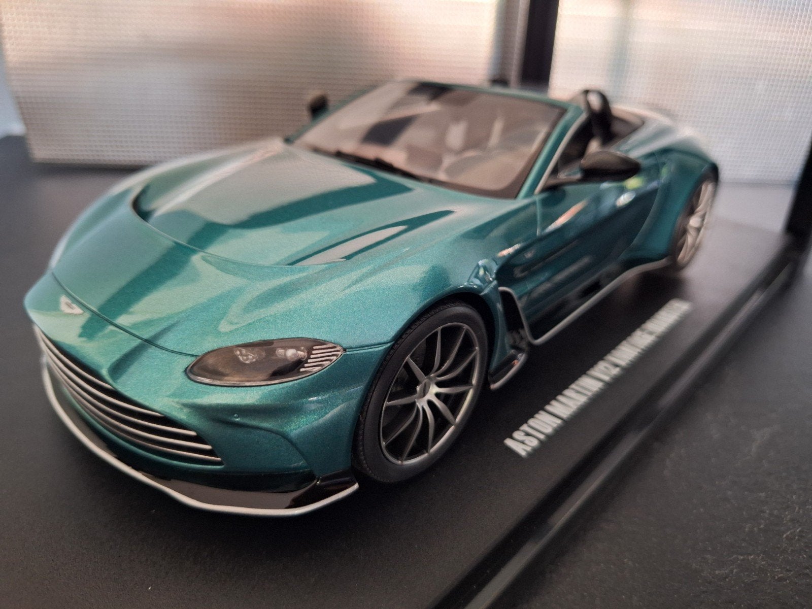 Aston Martin V12 Vantage Roadster Schaal 1:18, Overige merken, Auto, GT Spirit, Nieuw
