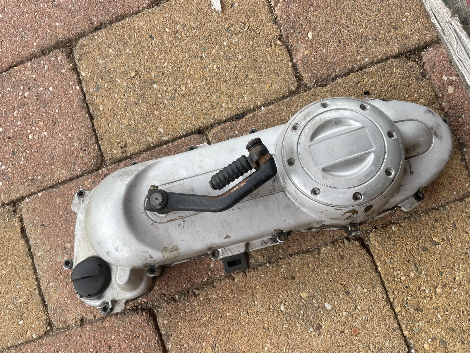 Piaggio 2t carterkap, Ophalen