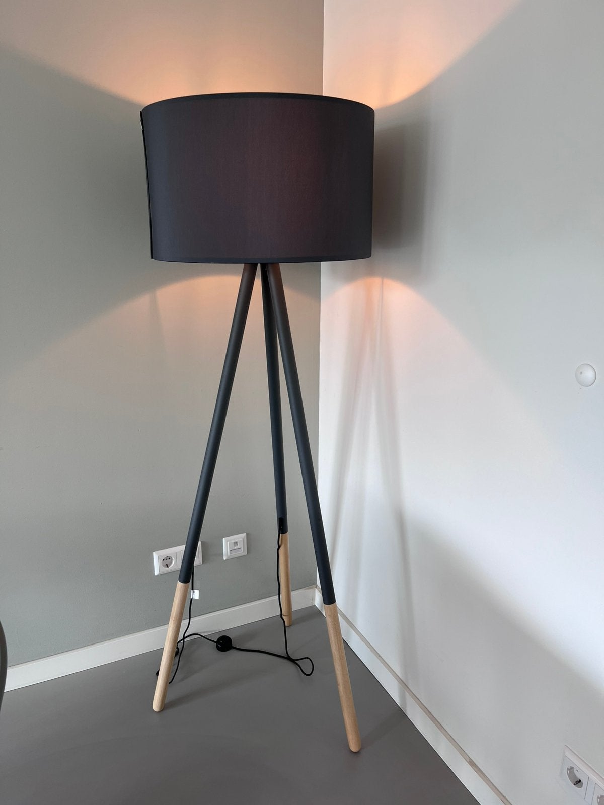 Prachtige Zuiver tripod vloerlamp antracietgrijs, Ophalen, Zo goed als nieuw, 150 tot 200 cm