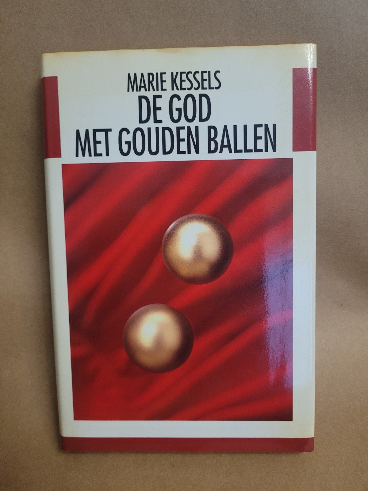 De God Met Gouden Ballen - Marie Kessels (Hardcover), Ophalen of Verzenden, Gelezen, Marie Kessels