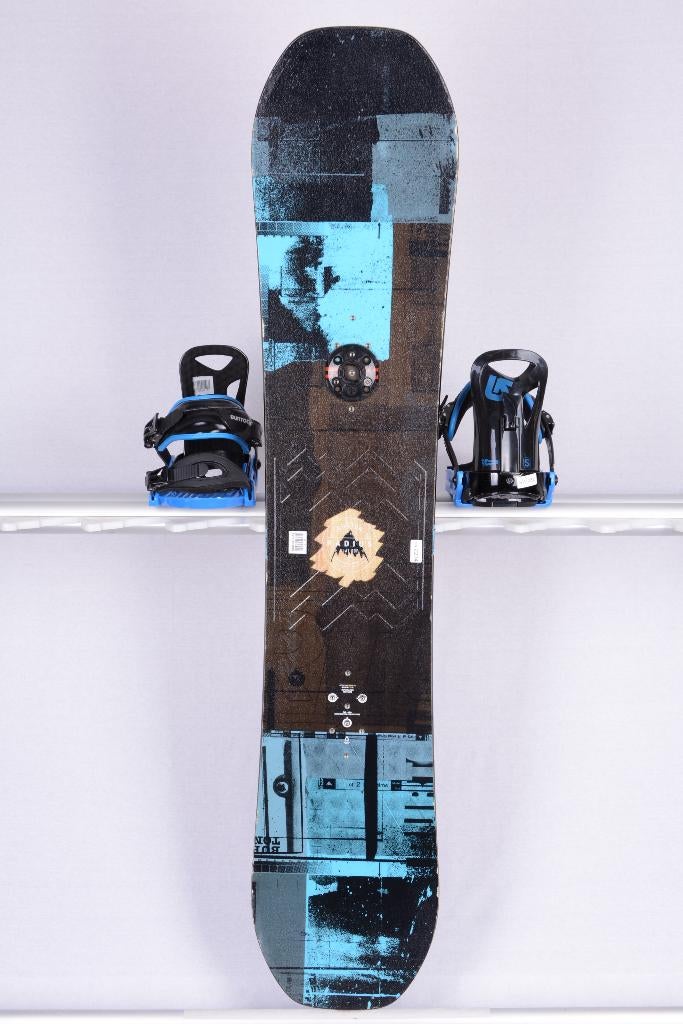 140 snowboard BURTON RADIUS 2020, black/blue, woodcore, Sport en Fitness, Snowboarden, Ophalen of Verzenden, Gebruikt, Board