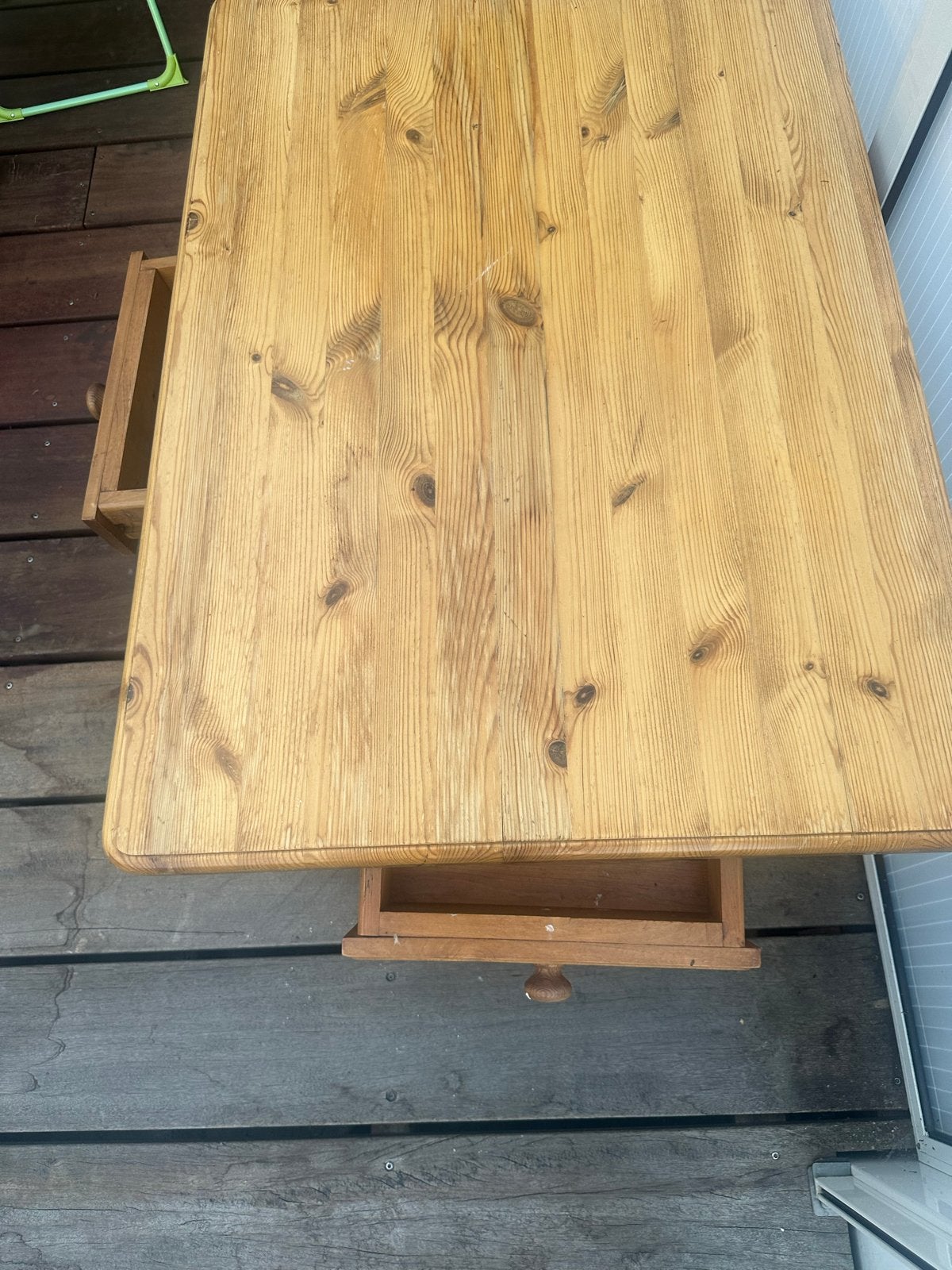 Massief houten salontafeltje met lades, Huis en Inrichting, Ophalen, Gebruikt, 100 tot 150 cm, 50 tot 100 cm