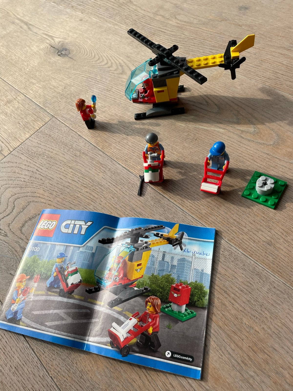 Lego City Helikopter 60100 met minifiguren en instructies, Lego, Ophalen of Verzenden, Complete set, Inclusief instructies