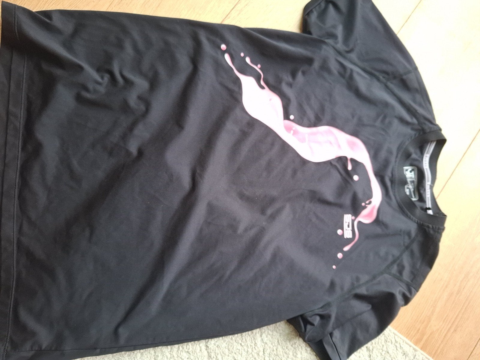 Sjeng Sportshirt Maat M - Zwart met roze print, Sjeng, Maat 48/50 (M), Zwart, Ophalen of Verzenden