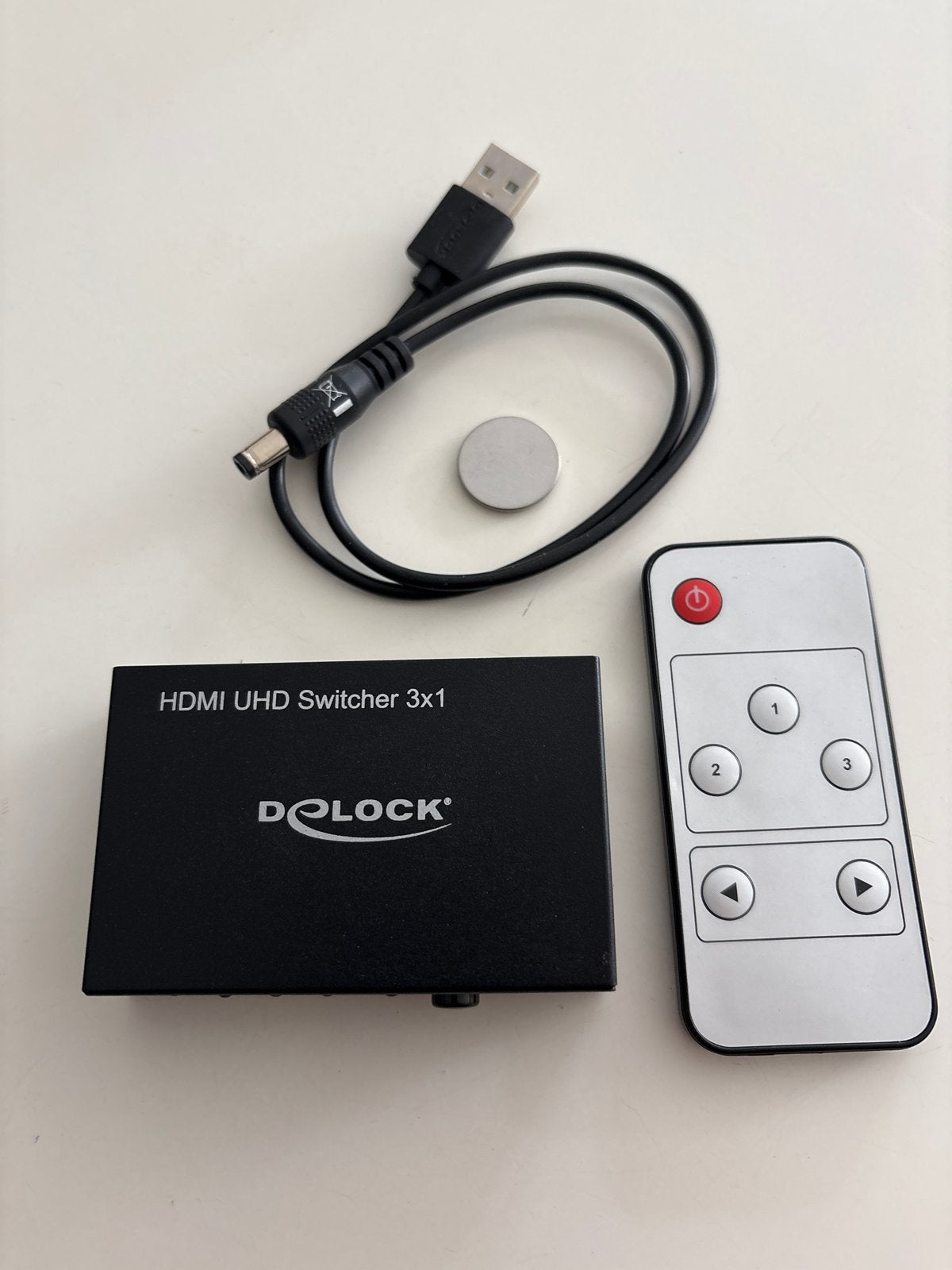 DeLock HDMI UHD Switcher 3x1 & afstandsbediening, Ophalen of Verzenden, Zo goed als nieuw, Minder dan 2 meter, Overige kabels