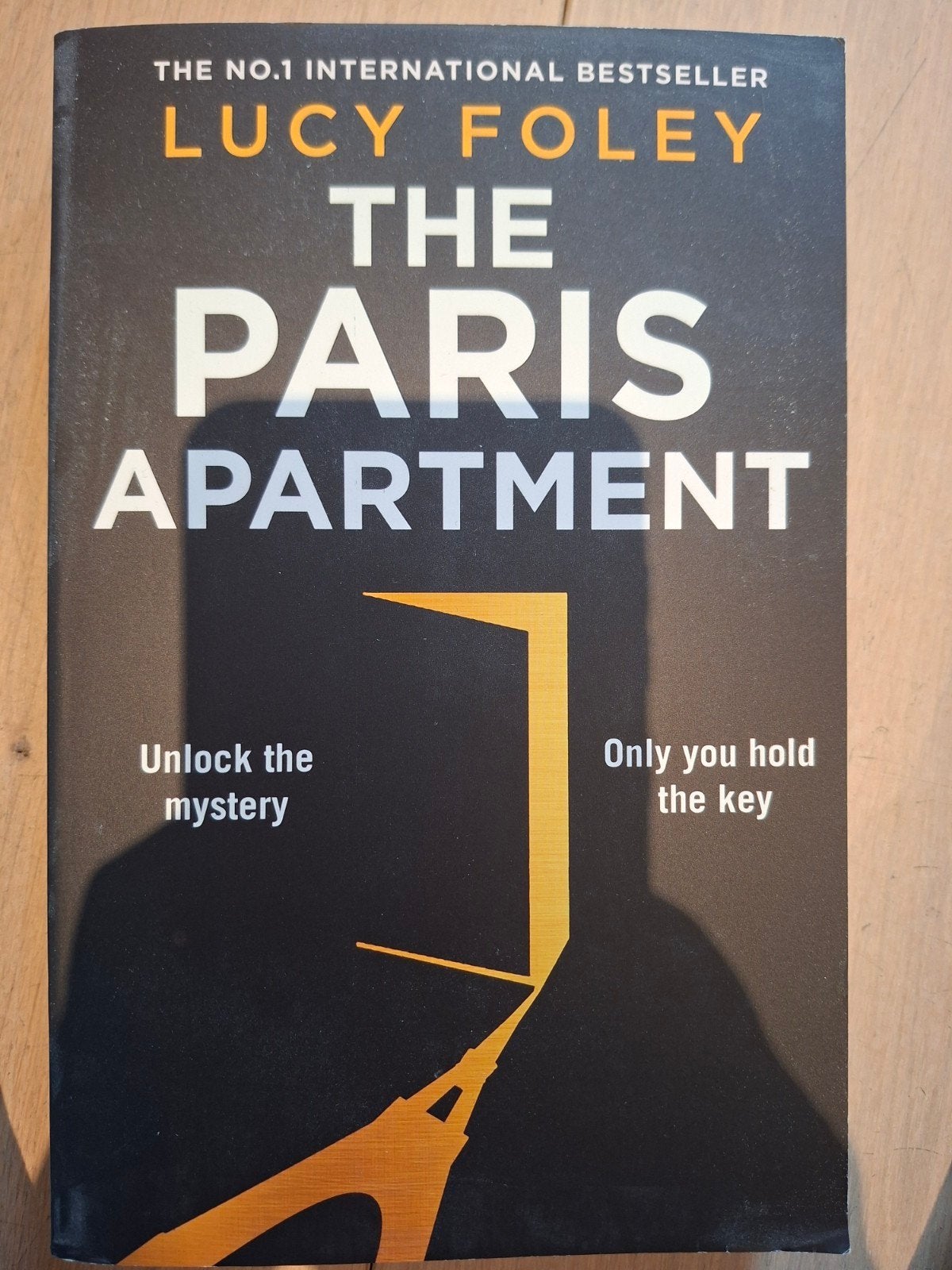 The Paris Apartment - Lucy Foley (Thriller), Ophalen of Verzenden, Gelezen, Lucy Foley