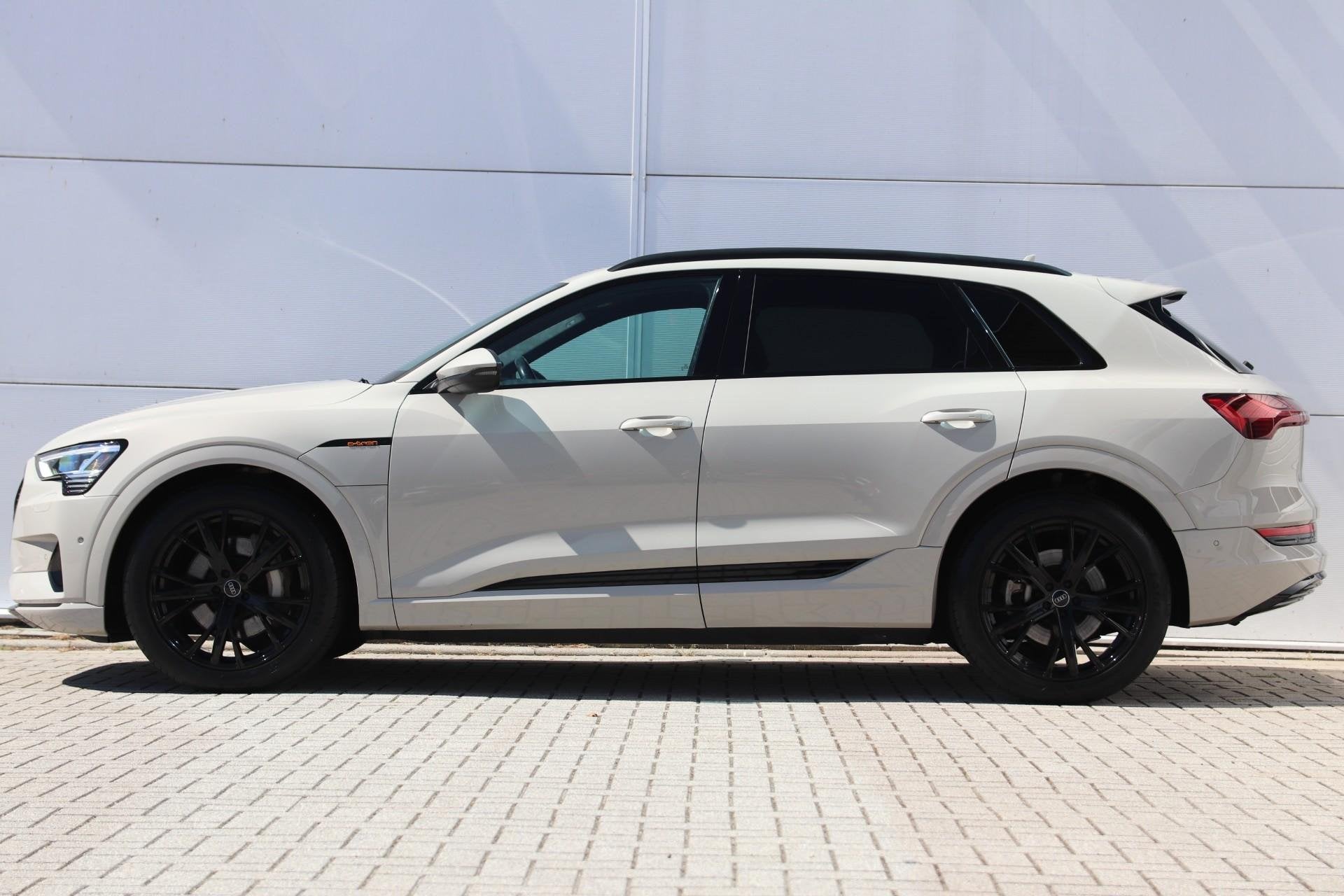 Audi e-tron 55 408pk quattro Business edition 95 kWh | Achte, Automaat, 131 €/maand, Stof, Zwart