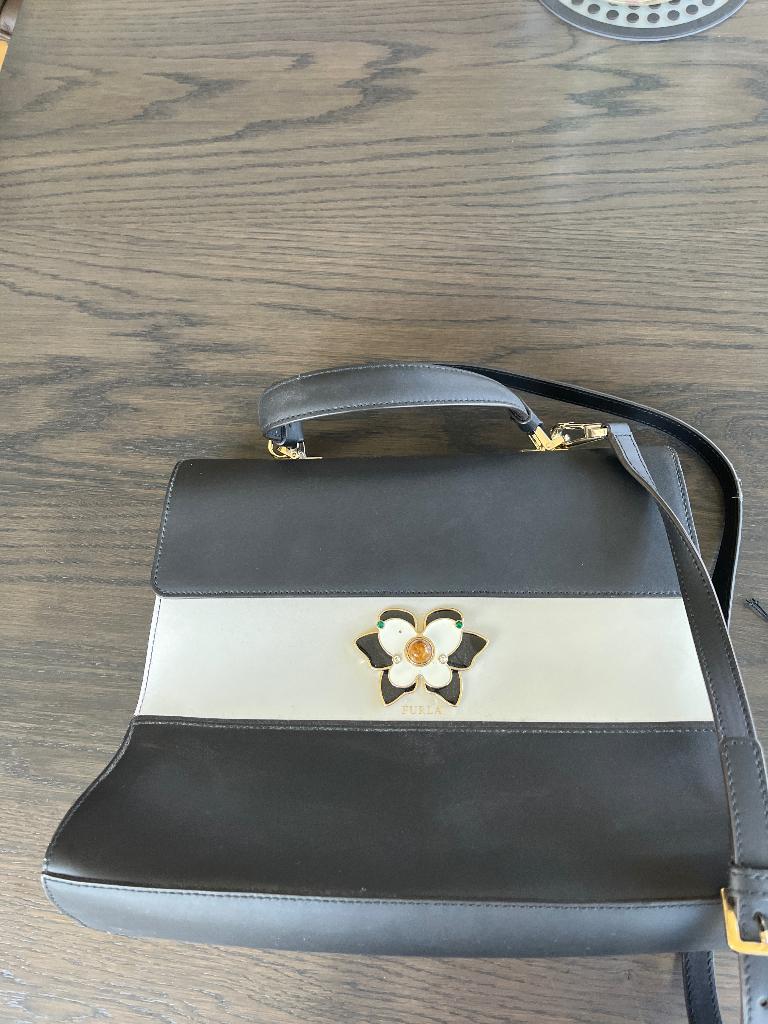 Furla schoudertas, Sieraden, Tassen en Uiterlijk, Tassen | Schoudertassen, Ophalen of Verzenden, Nieuw, Zwart, Leer