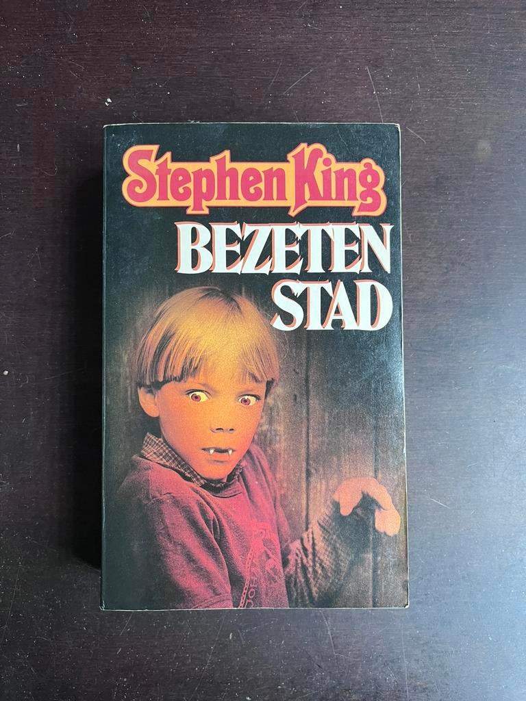 Stephen King - Bezeten stad, Ophalen of Verzenden, Gelezen, Nederland