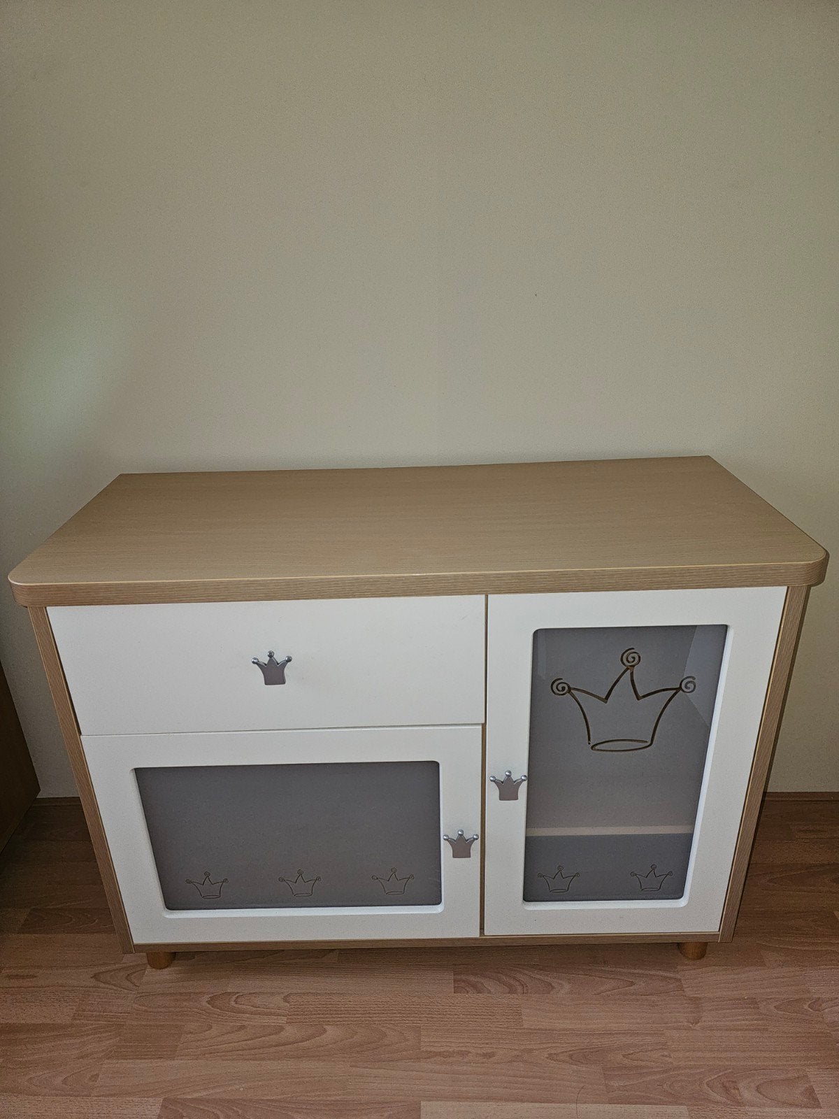 Mooi en onbeschadigde commode/kast met kroon details, Zo goed als nieuw, 75 tot 100 cm, Minder dan 50 cm, Commode