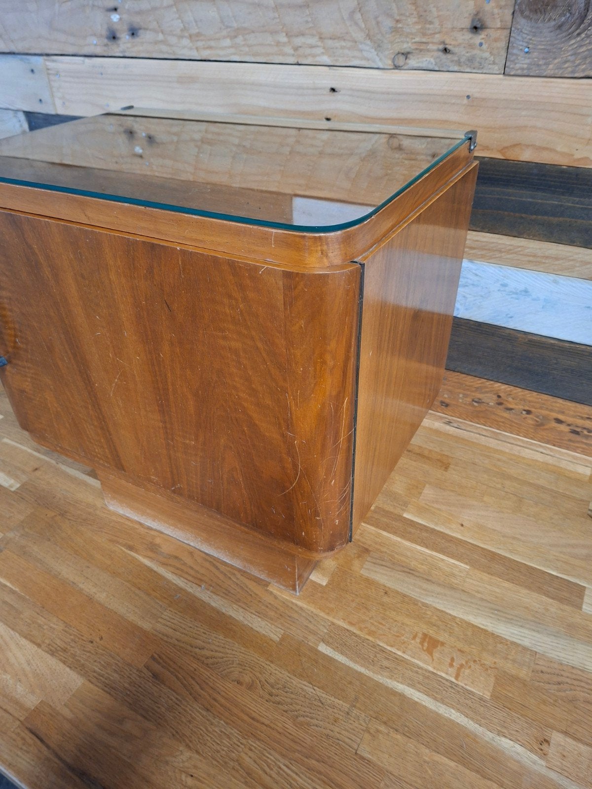 Art Deco Nachtkastje - Notenhout met Glasplaat, Ophalen