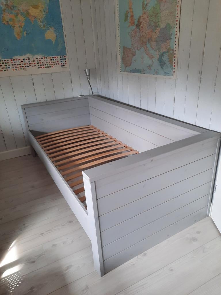 bed 1 persoons grijs hout incl lattenbodem en evt matras, Huis en Inrichting, Slaapkamer | Bedden, Ophalen, Gebruikt, 90 cm, Eenpersoons