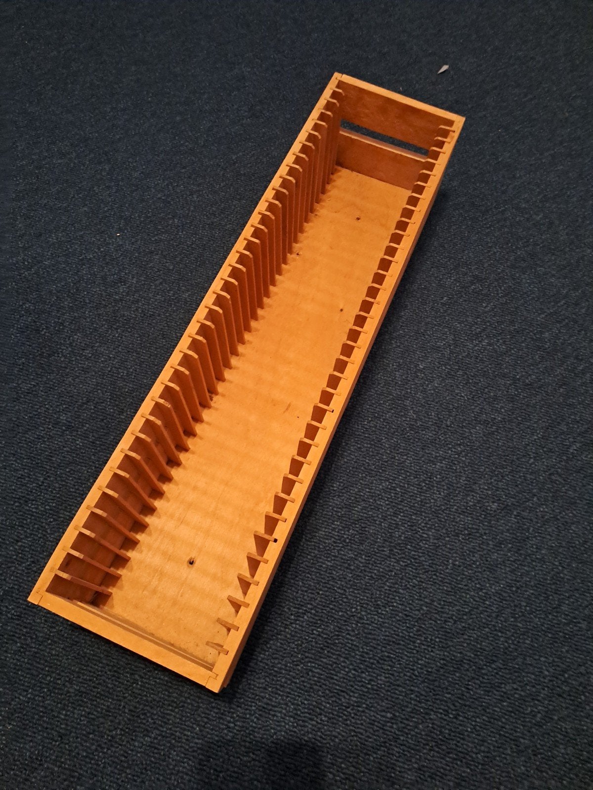 Massief houten CD rek - 58cm hoog - 35 CD's, Ophalen, Gebruikt, 25 tot 75 discs, Cd's