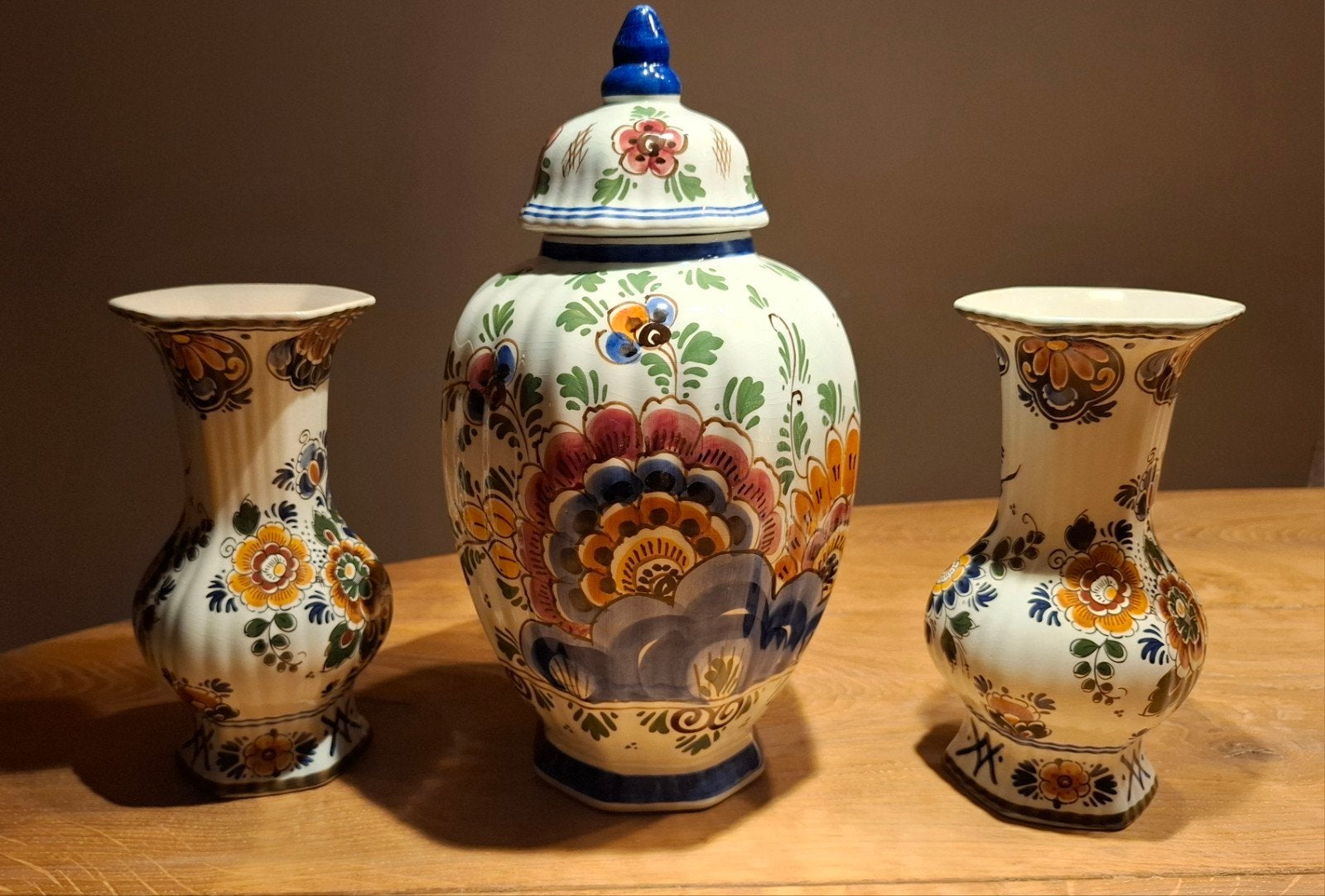 Kaststel, trompetvazen, Set van 3 polychrome Delfts Holland, Antiek en Kunst, Ophalen of Verzenden