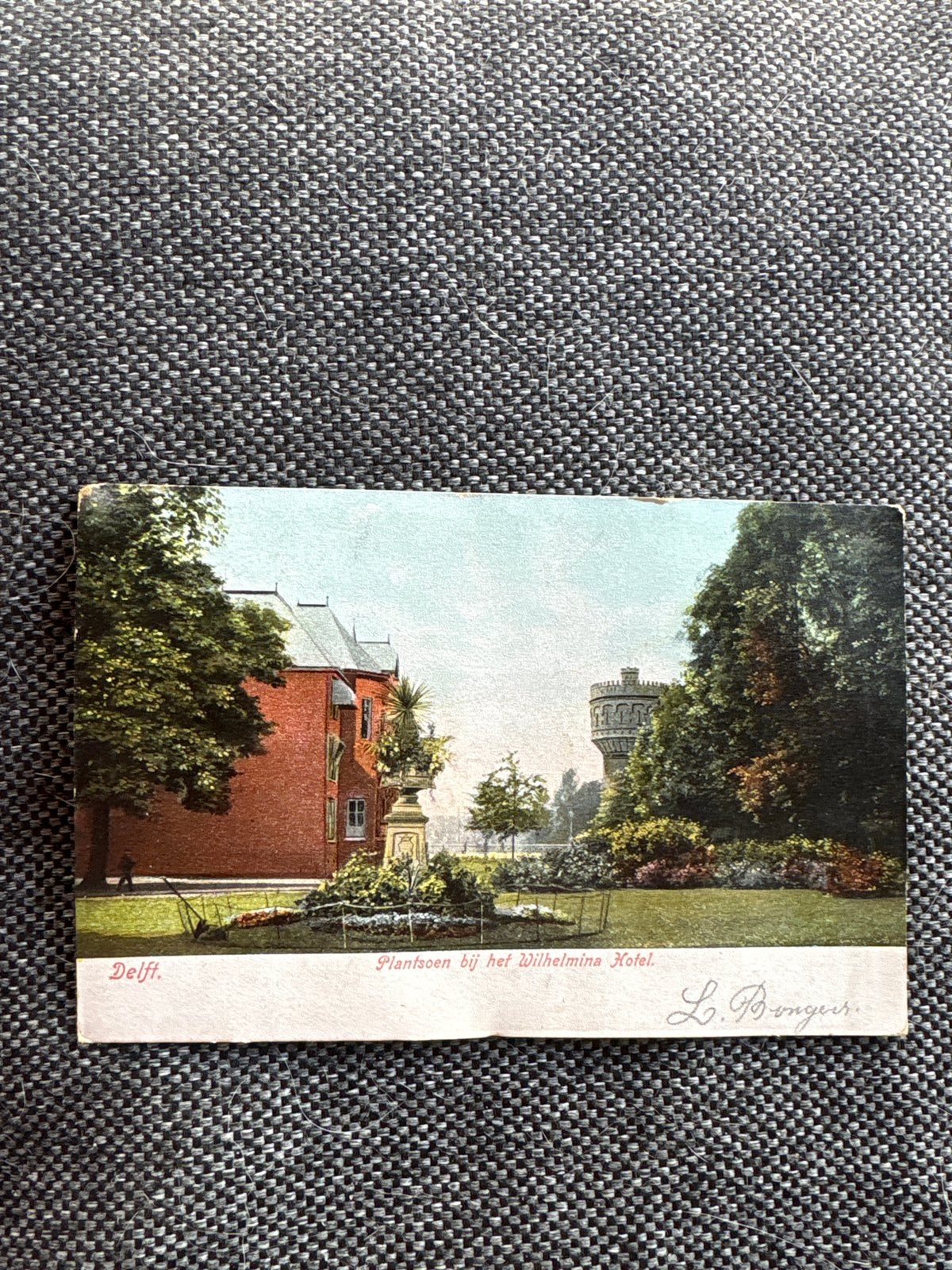 Delft - Plantsoen bij Wilhelmina Hotel, Ophalen of Verzenden, Voor 1920, Gelopen, Zuid-Holland