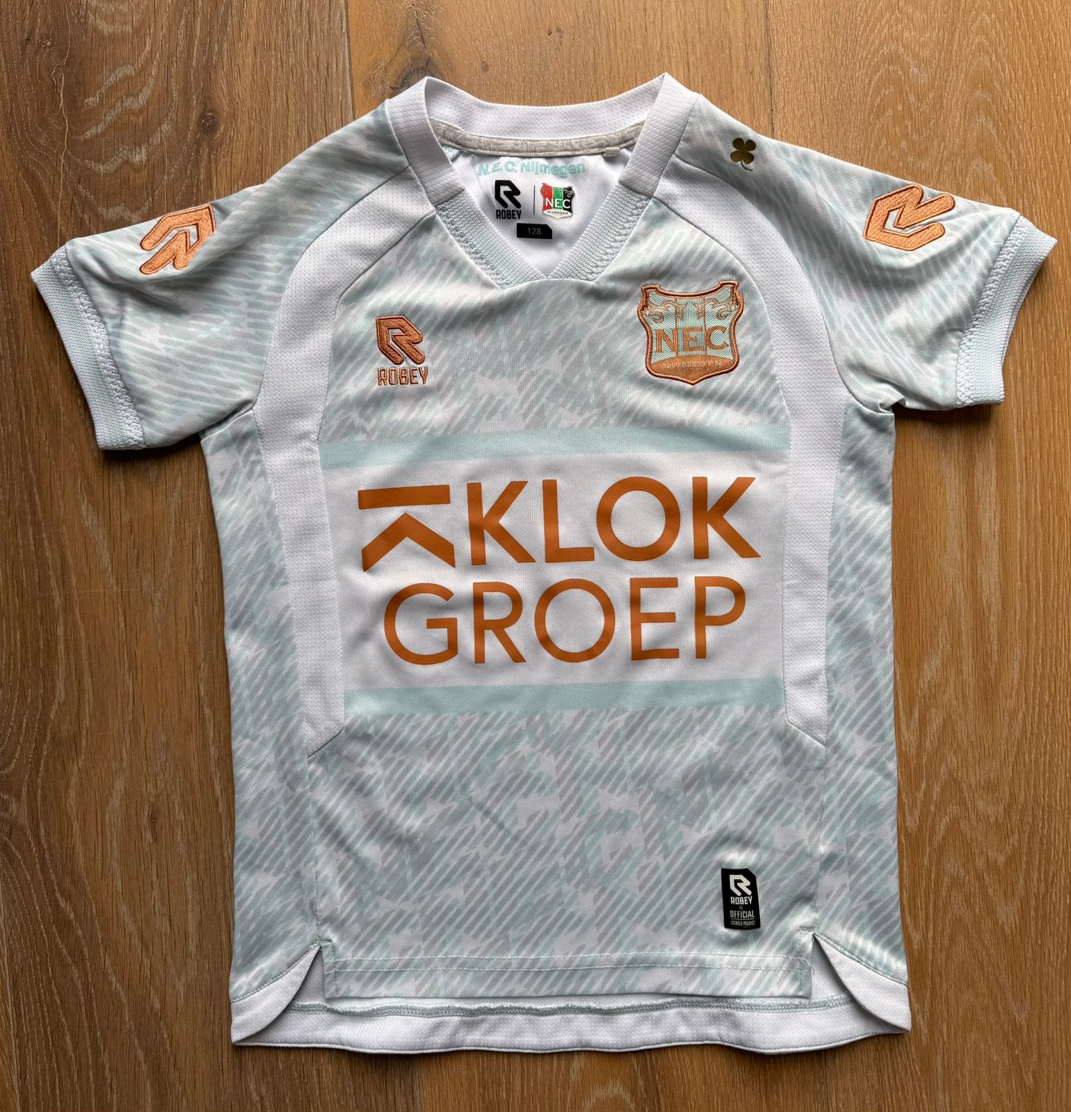 NEC shirt seizoen 23/24 derde tenue maat 128, Maat XS of kleiner, Ophalen of Verzenden, Zo goed als nieuw, Shirt