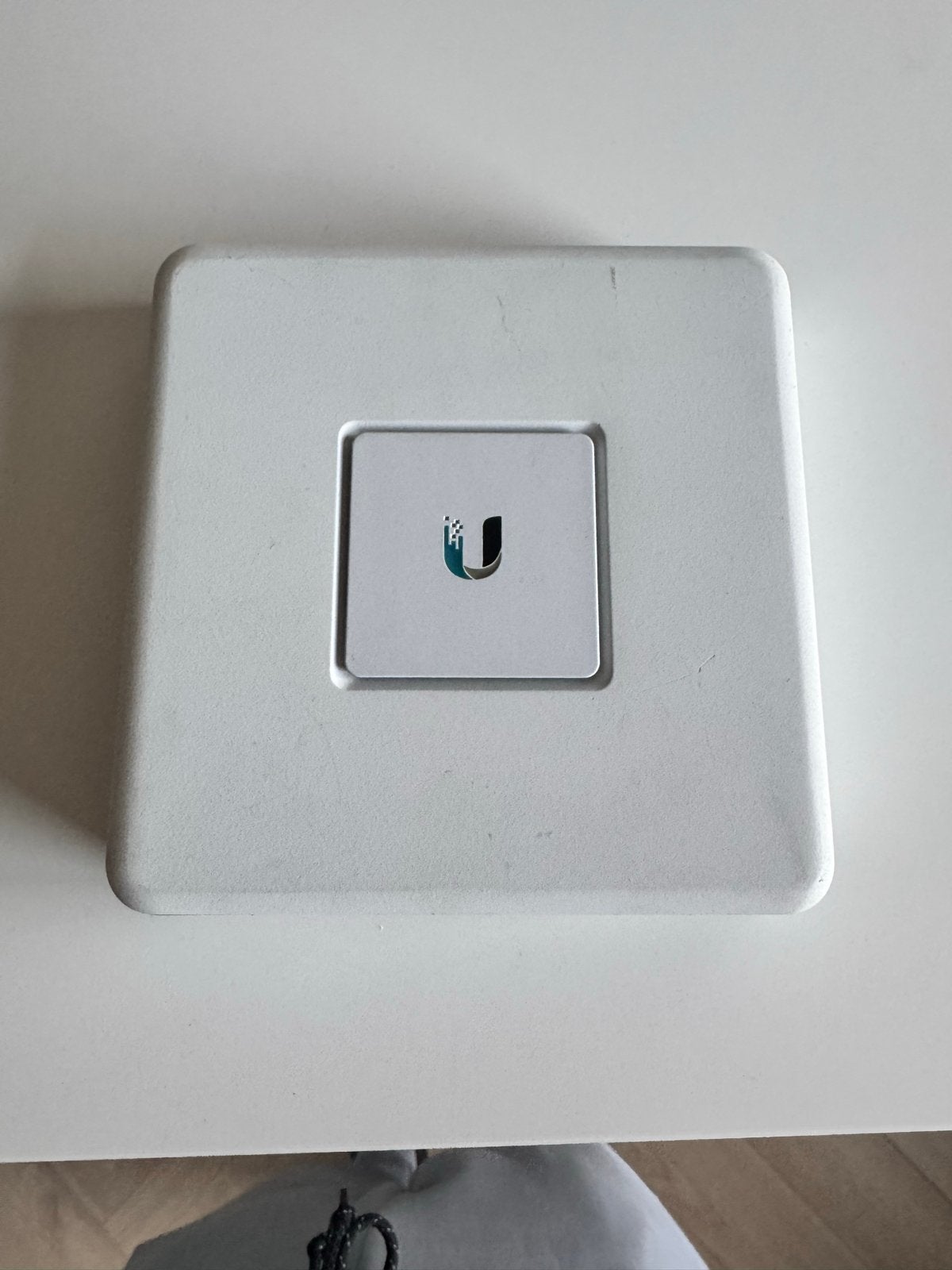 Ubiquiti UniFi Security Gateway (USG), Ophalen of Verzenden, Gebruikt, Router