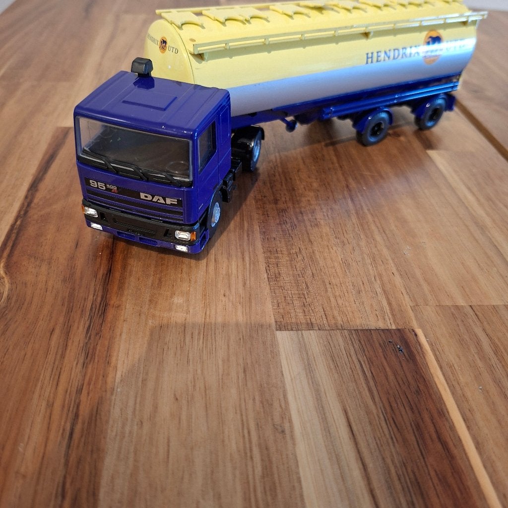 HENDRIX UTD 95 DAF & BULKTRAILER WITH SPREAD GEHEEL N ST., Verzenden, Zo goed als nieuw, Bus of Vrachtwagen, Lion Toys