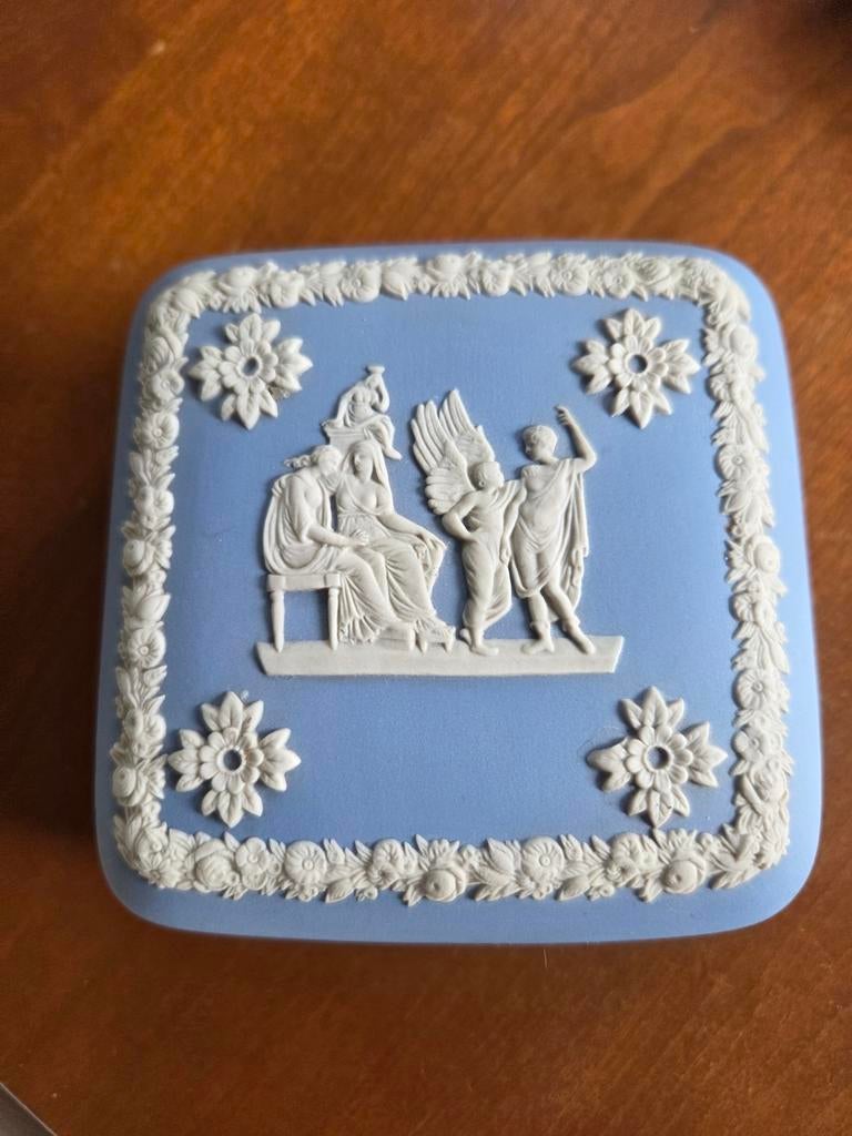 Wedgewood Jasperware doosje sieraden, Antiek en Kunst, Antiek | Keramiek en Aardewerk, Ophalen of Verzenden