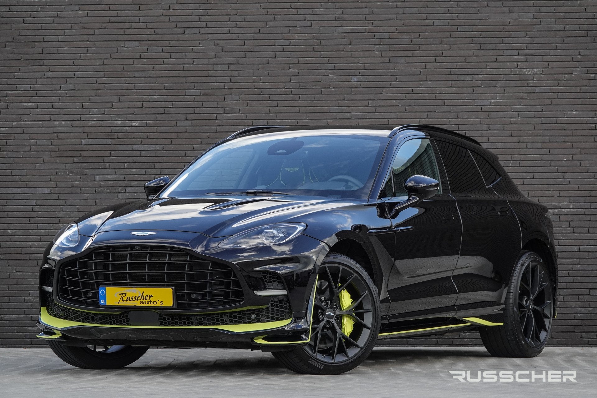 Aston Martin Dbx 4.0 V8 707Pk Aut. | AMR24 | Luchtvering | K, Auto's, Automaat, Gebruikt, 2245 kg, Zwart