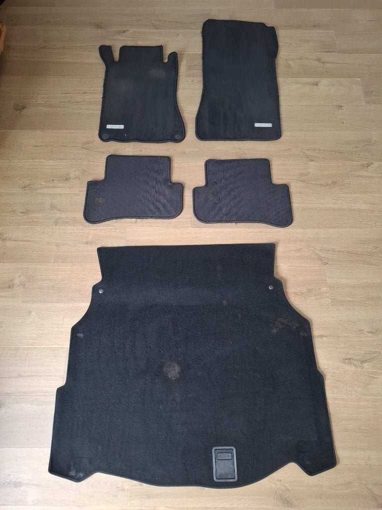 Origineel Mercedes matten set W203 interieur en kofferbak, Auto diversen, Automatten, Ophalen of Verzenden, Gebruikt