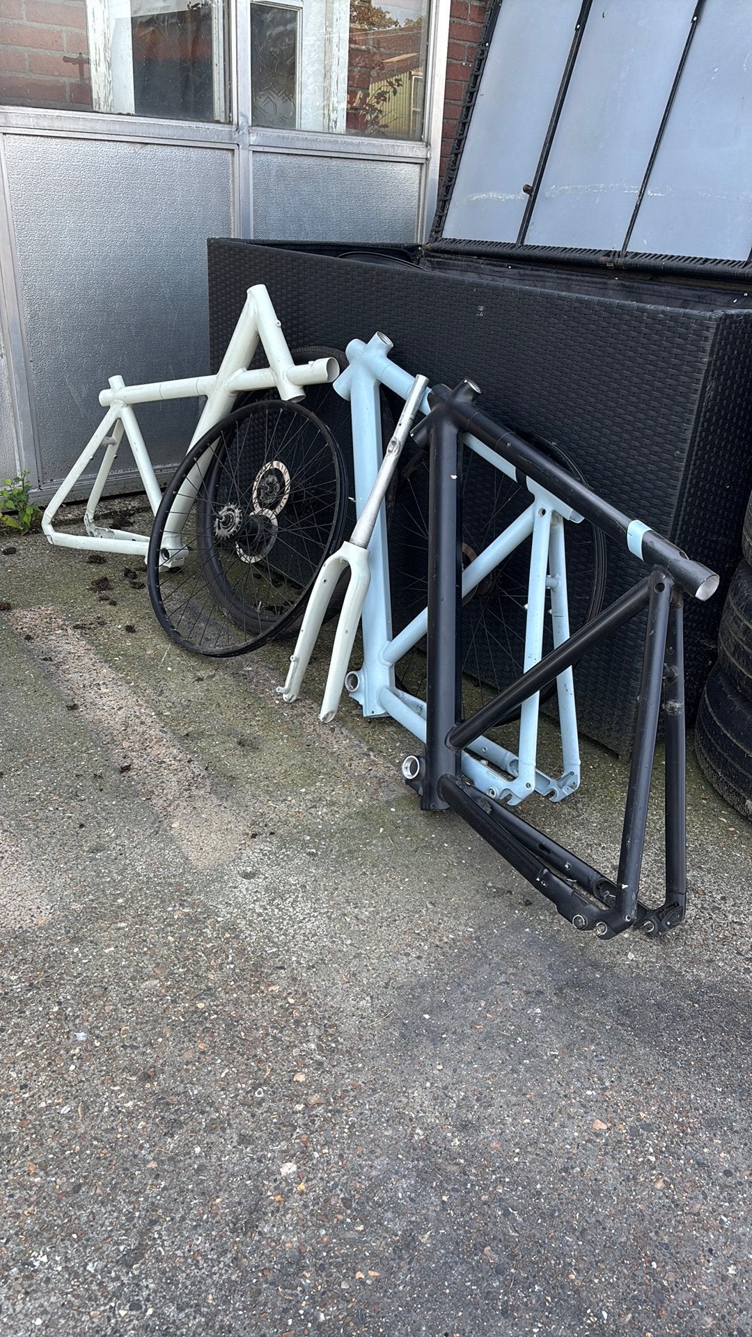 VanMoof fietsonderdelen, Ophalen, Band