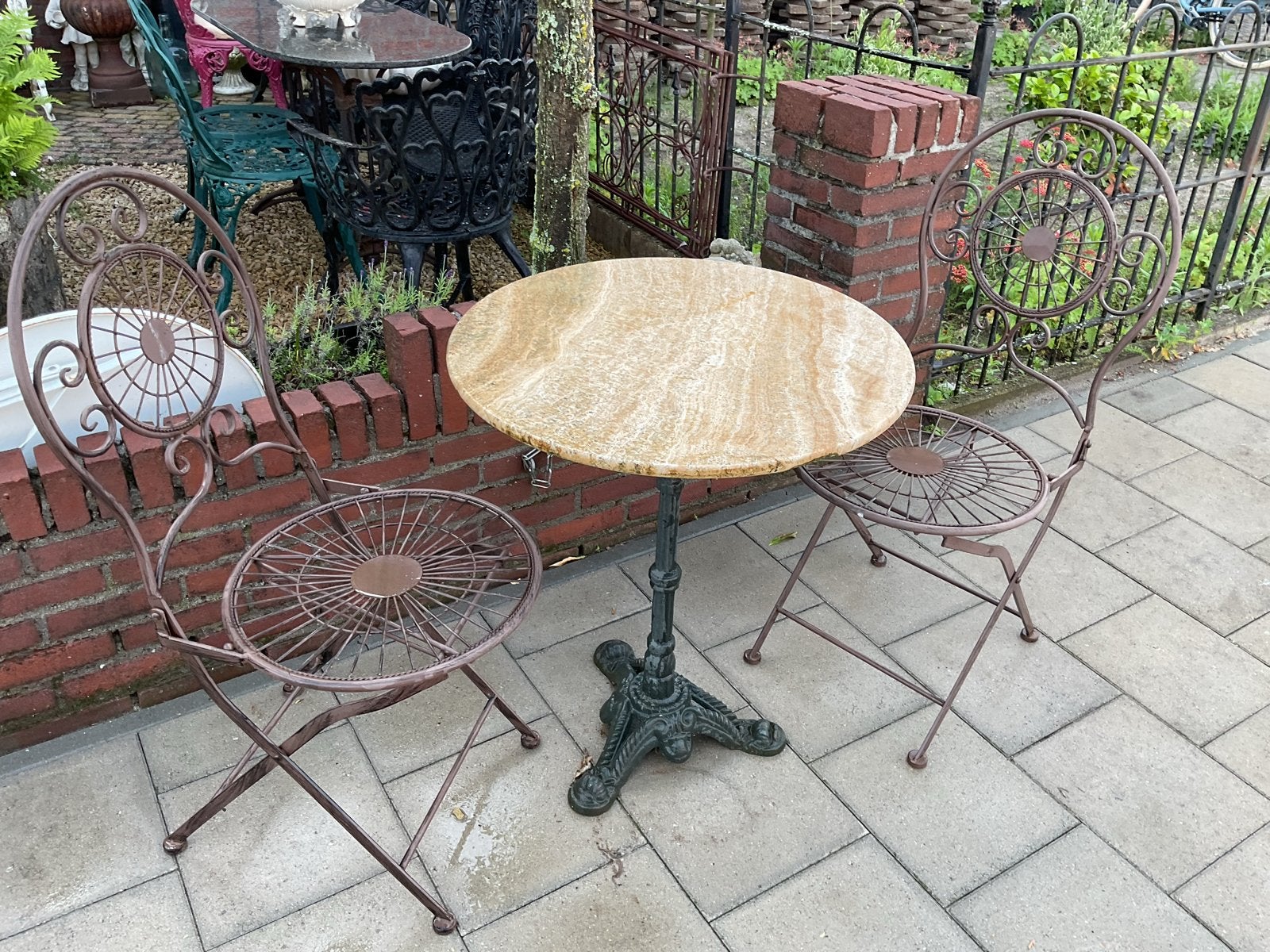 Bistro set met marmeren tafel en 2 metalen stoelen, Overige materialen, Gebruikt, Eettafel, Tuinset