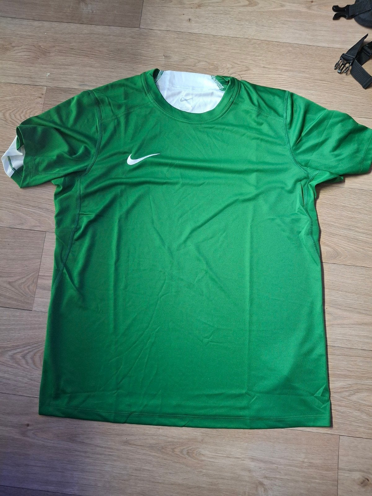 Nike Sportshirt Groen - Nieuw met label L, Maat 52/54 (L), Nike, Nieuw, Ophalen of Verzenden