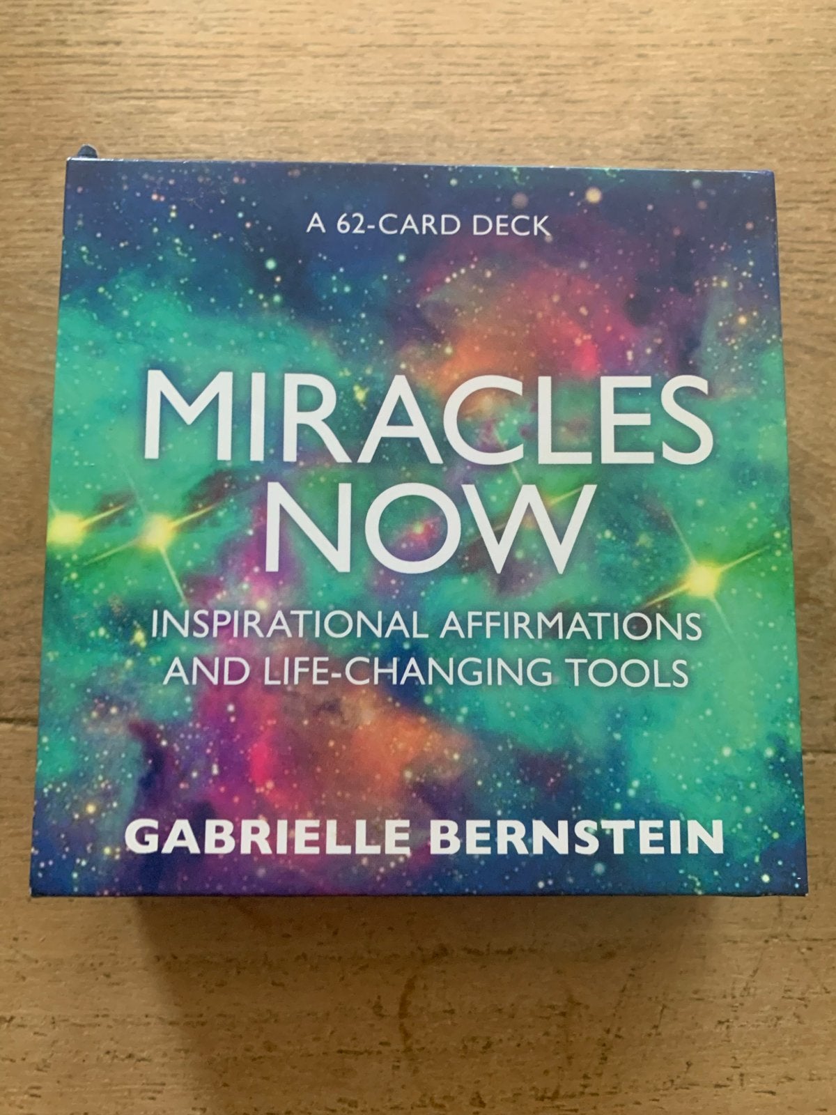 Miracles Now: Inspirerende Affirmaties & Tools, Boeken, Esoterie en Spiritualiteit, Ophalen of Verzenden, Zo goed als nieuw, Spiritualiteit algemeen