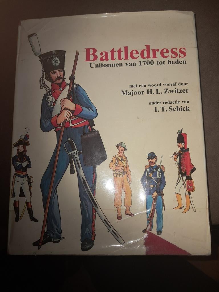 Battledress: Uniformen van 1700 tot heden, Ophalen of Verzenden, Zo goed als nieuw, I.T. Schick (redactie), Majoor H.L. Zwitzer (voorwoord)
