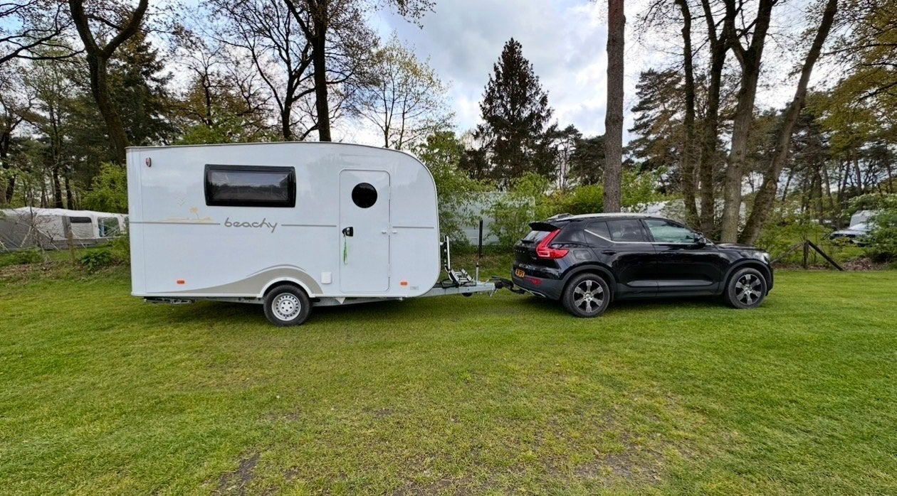 Hobby Beachy 420 (2023) met Campooz luifel en fietsendrager, Caravans en Kamperen, Rondzit, Hobby, Omvormbare zithoek, Particulier