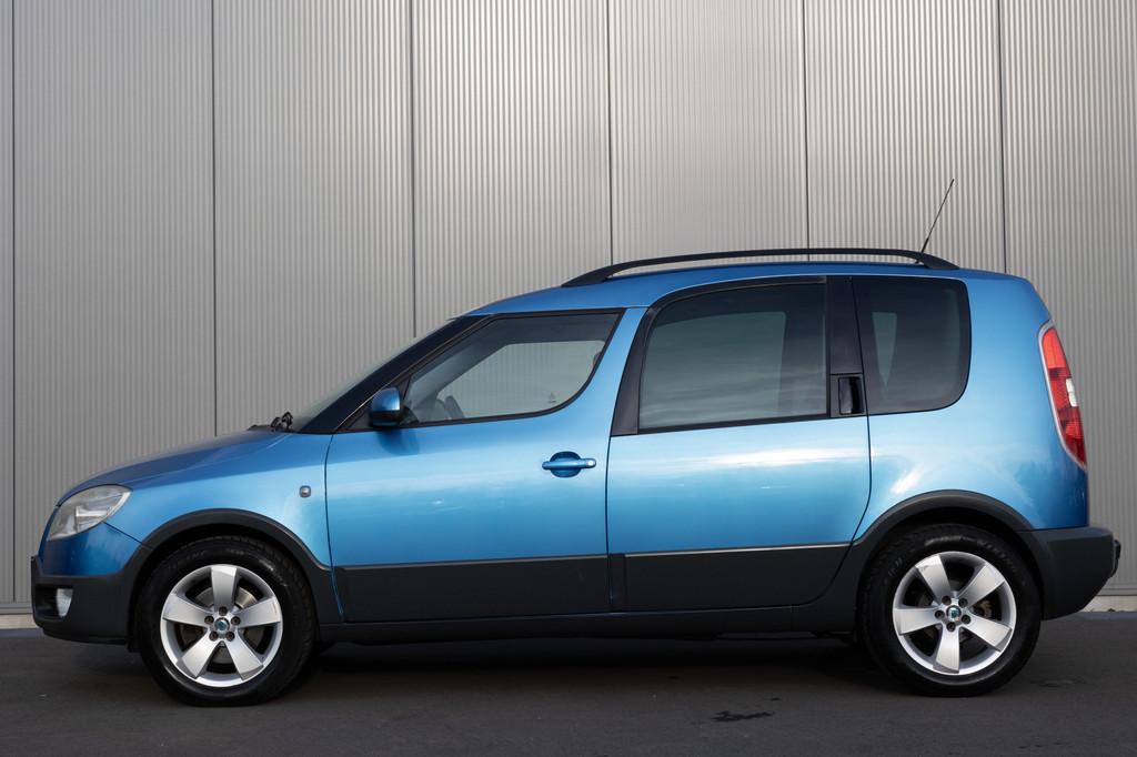 Skoda Roomster 1.6 | PANO | TREKHAAK | STOELVERWARMING, Gebruikt, Zwart, 4 cilinders, Blauw
